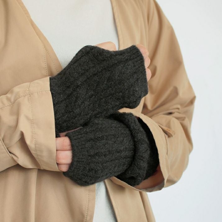 カシミヤ100％ケーブル編みアームウォーマー | Milestone公式