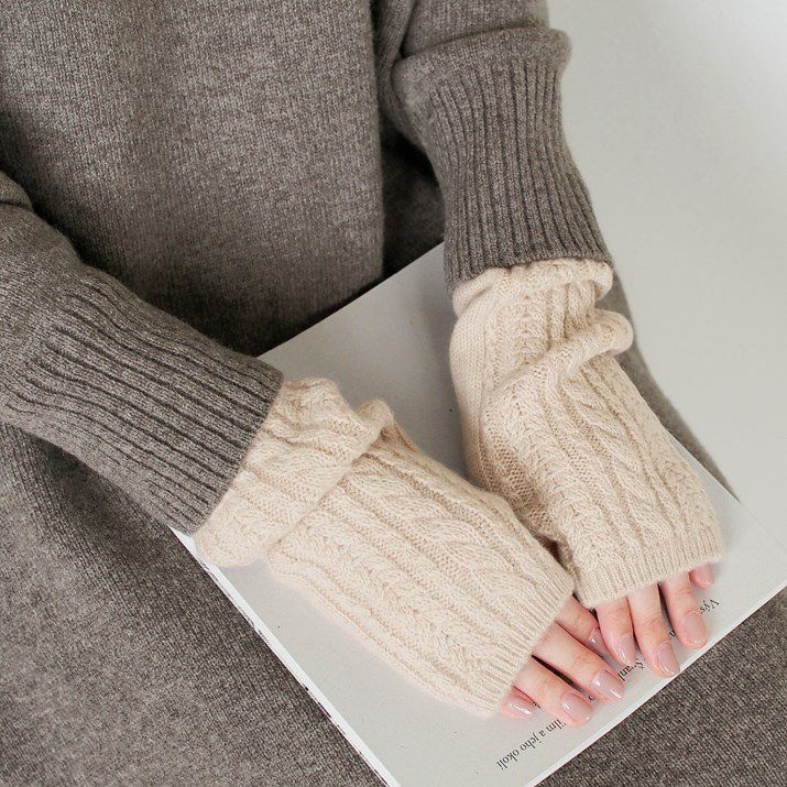 カシミヤ100％ケーブル編みアームウォーマー | Milestone公式