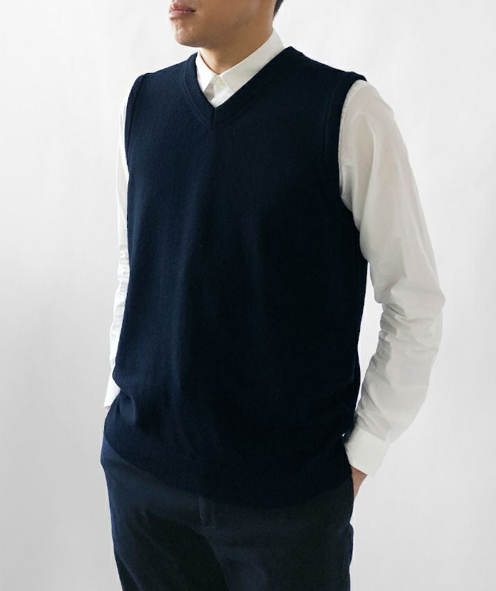 カシミヤ100％メンズVネックベスト | Milestone公式オンラインストア
