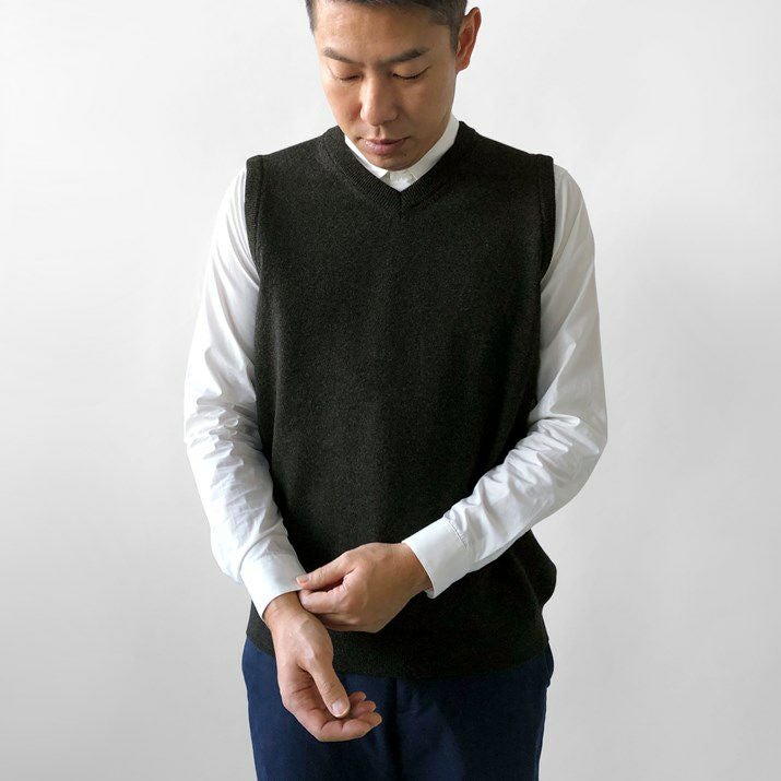 カシミヤ100％メンズVネックベスト | Milestone公式オンラインストア