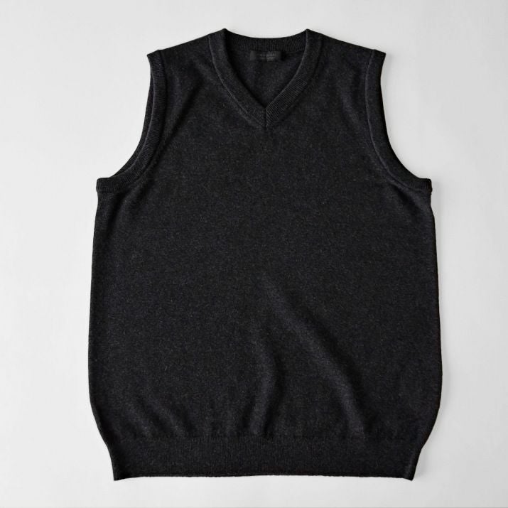 カシミヤ100％メンズVネックベスト | Milestone公式オンラインストア