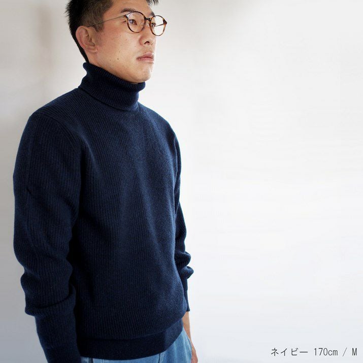 ウール100％メンズミドルゲージタートルネックセーター | Milestone