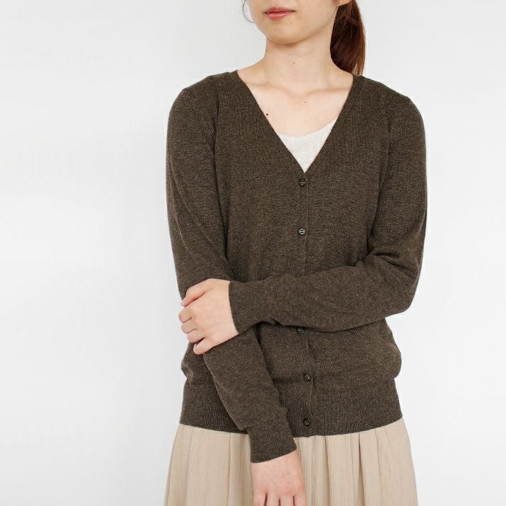 カシミヤ100％Vネックカーディガン | Milestone公式オンラインストア