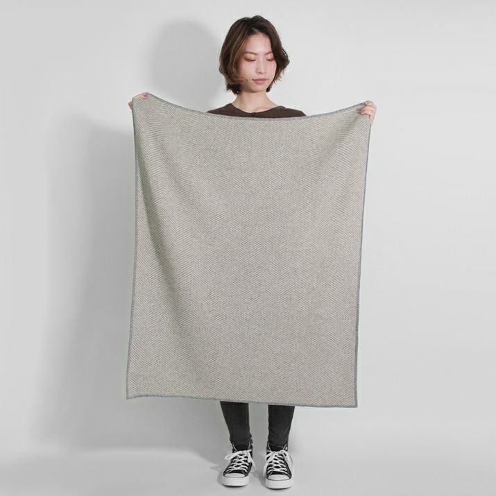 カシミヤ100％ヘリンボーン柄ブランケット | Milestone公式オンライン