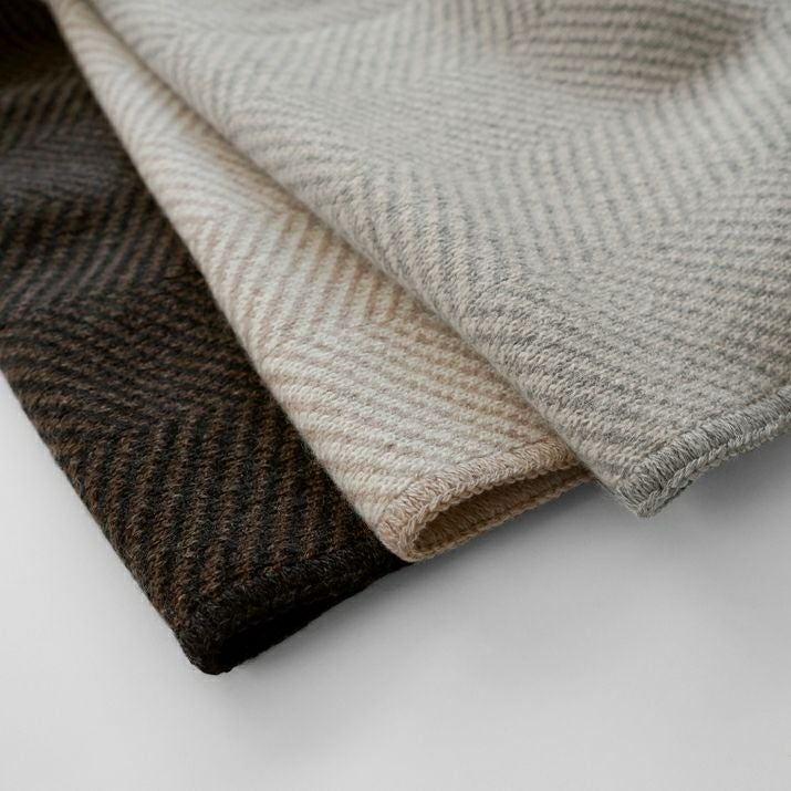 カシミヤ100％ヘリンボーン柄ブランケット | Milestone公式オンライン