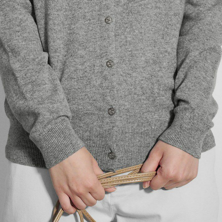 カシミヤ100％クルーネックカーディガン | Milestone公式オンラインストア